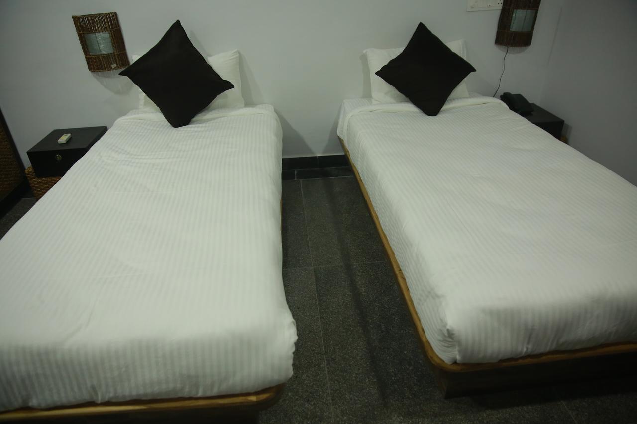 Lokis Forest Inn Hyderabad Esterno foto
