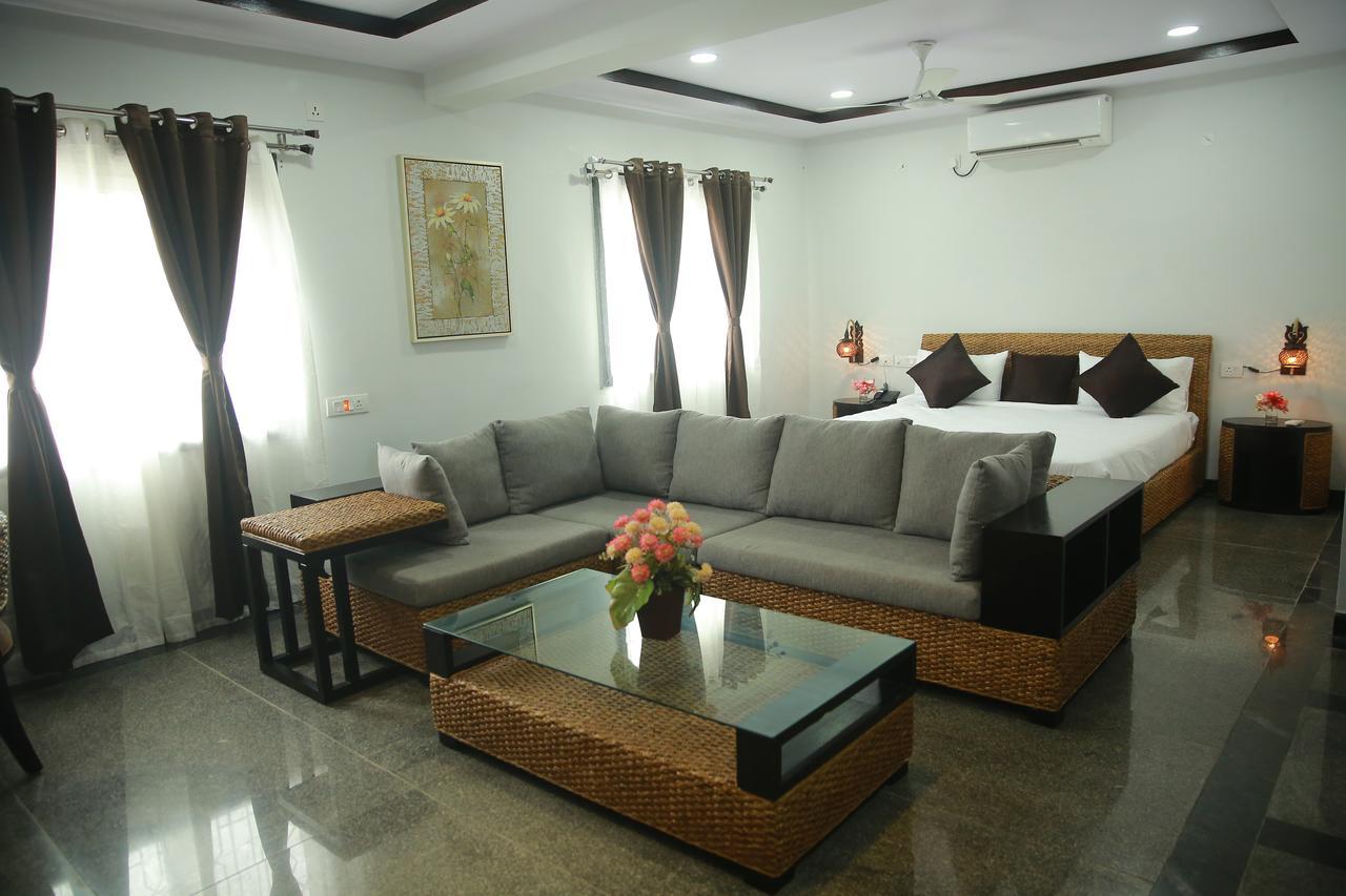 Lokis Forest Inn Hyderabad Esterno foto