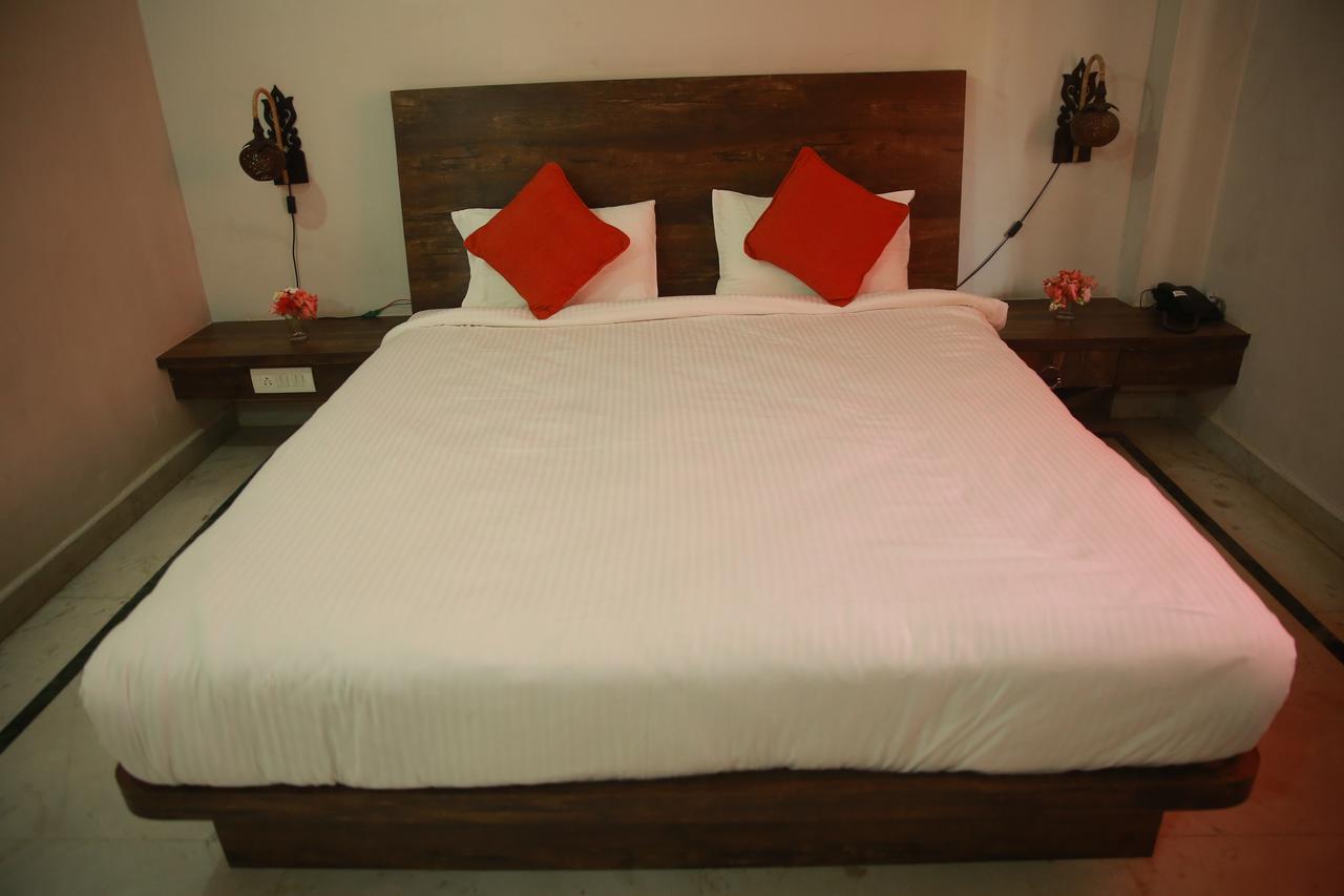 Lokis Forest Inn Hyderabad Esterno foto
