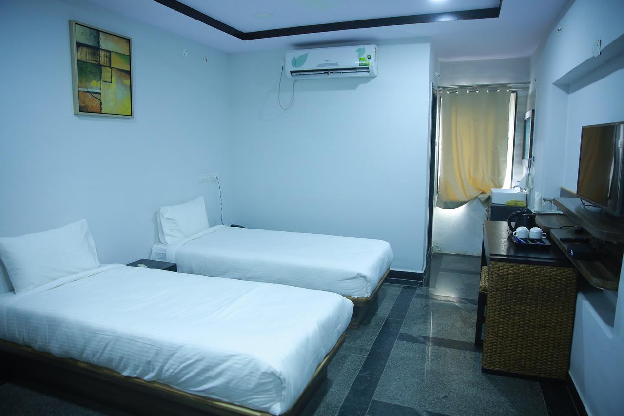 Lokis Forest Inn Hyderabad Esterno foto