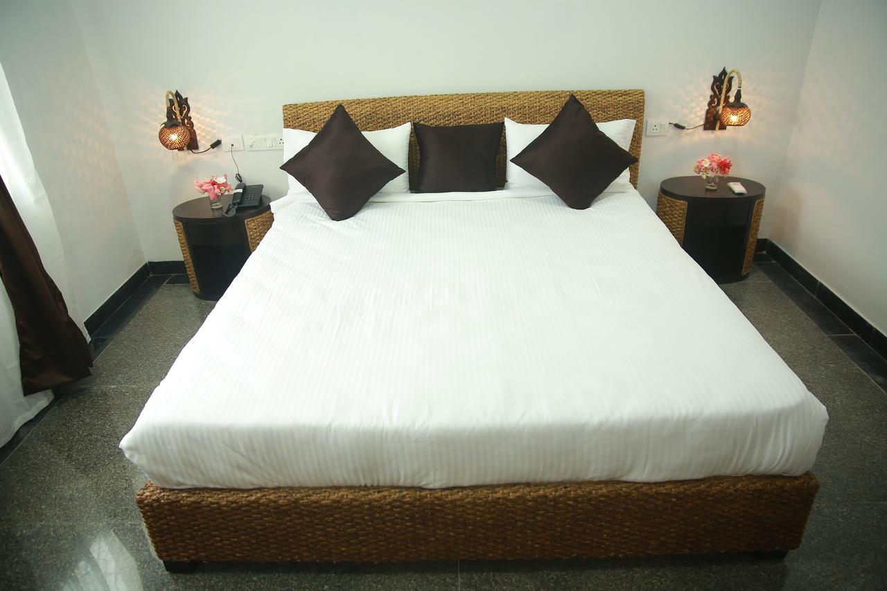 Lokis Forest Inn Hyderabad Esterno foto